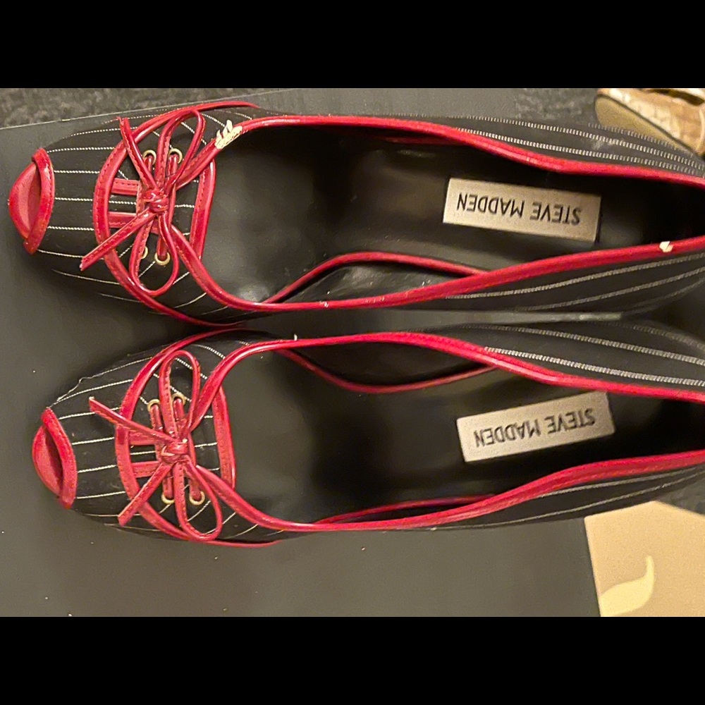 Steve Madden Stripped Pumps